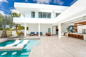 Oceanside 3 Bedroom Luxury Villa with Private Pool, 500ft from Long Bay Beach -V5